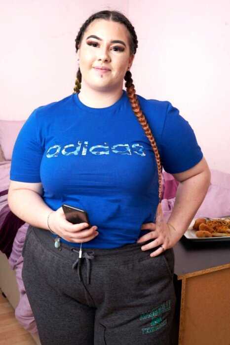 Девушка весом 100 кг бросила работу, чтобы толстеть и богатеть