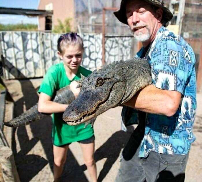 В Австралия 13-летняя девочка работает на крокодиловой ферме