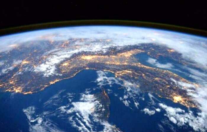 «Загадка века»: зачем США запустили в космос полмиллиарда иголок?
