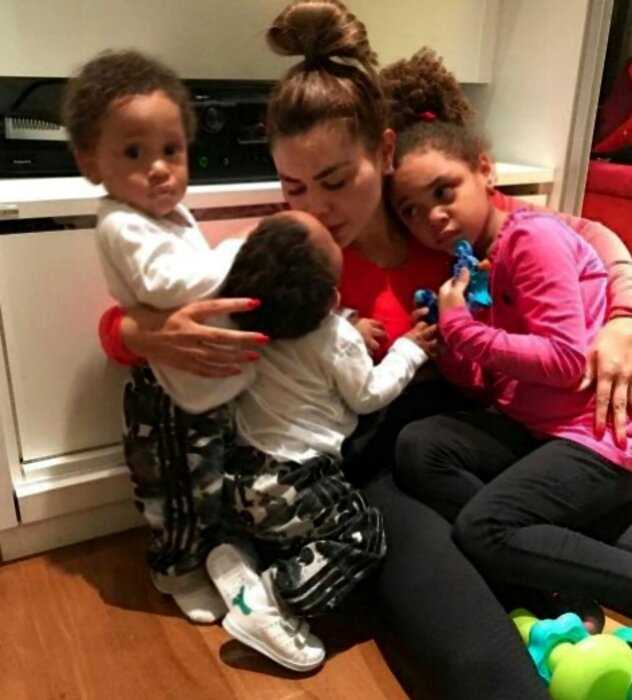 Бразильский футболист бросил жену с тремя детьми ради горячей россиянки