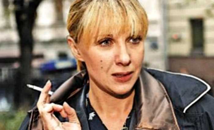 «Папироска в зубах»: 5 самых заядлых курильщиц российского шоу-бизнеса