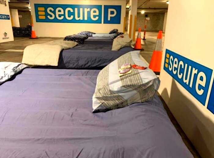 В Автралии власти решили предоставлять ночлег бездомным на парковках