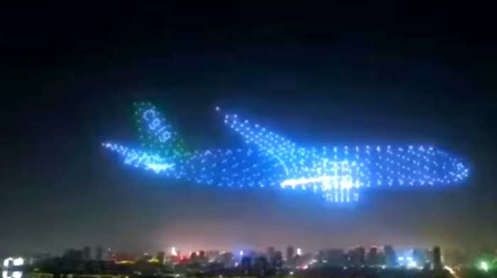 Китайский авиасалон показал «самолет-призрак», парящий в небе
