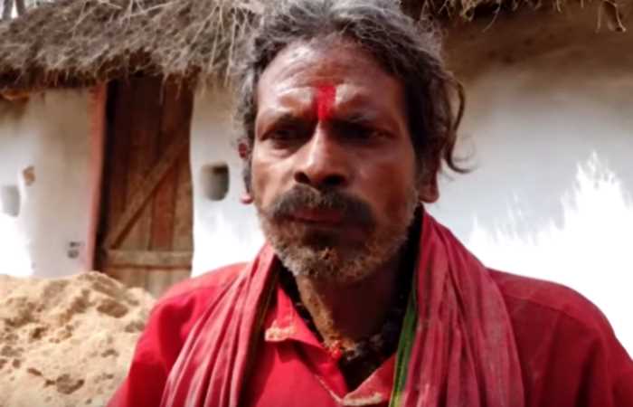 Индиец питается землёй в течение 20 лет — у него идеальное здоровье