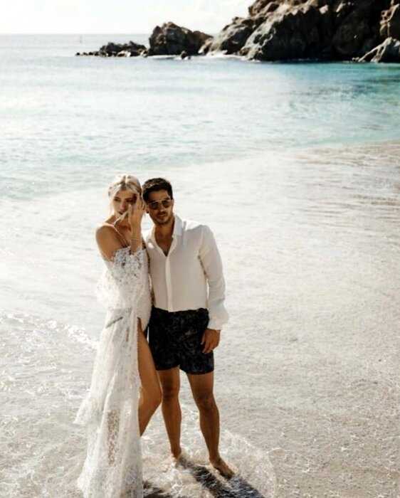 Свадебные пляжные образы модели Девон Виндзор