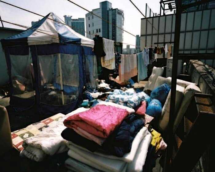 «Корейские общаги»: комнатки, в которых помещается ровно один человек
