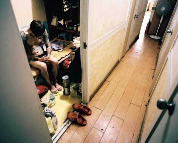 «Корейские общаги»: комнатки, в которых помещается ровно один человек