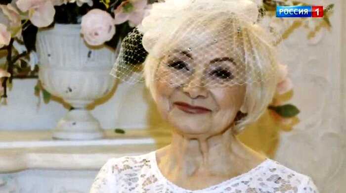 Российская пенсионерка бросила 80-летнего мужа, ради свадьбы с африканцем