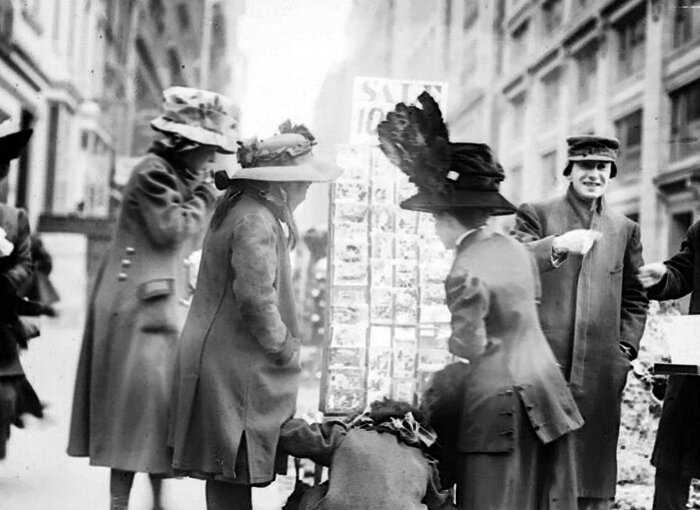 25+ фото предпраздничной суеты и рождественского шоппинга в Нью-Йорке 1910 года