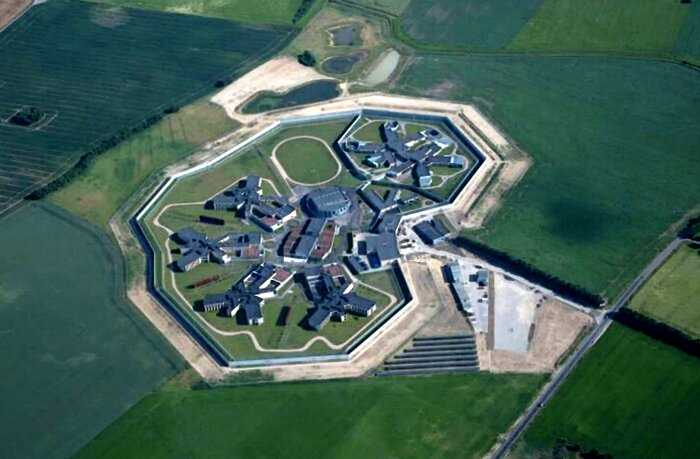 «Самая гуманная в мире»: в Дании открылась 5-звездочная тюрьма