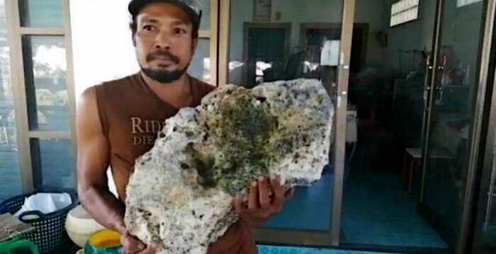 В Таиланде пляжный мусорщик нашел сокровище, которое изменило его жизнь навсегда