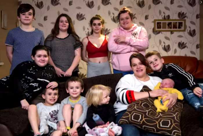 Безработная британка вопреки советам врачей родила десятого ребенка