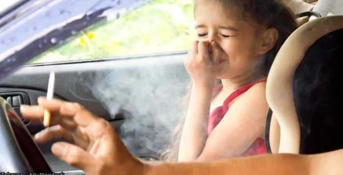 В США ввели новый закон: за курение в машине с ребёнком — штраф $1000