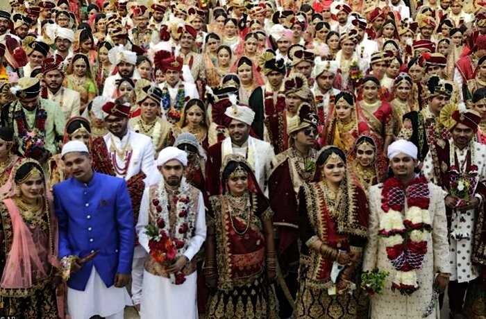 В Индии магнат организовал массовую свадьбу для 270 девушек-сирот