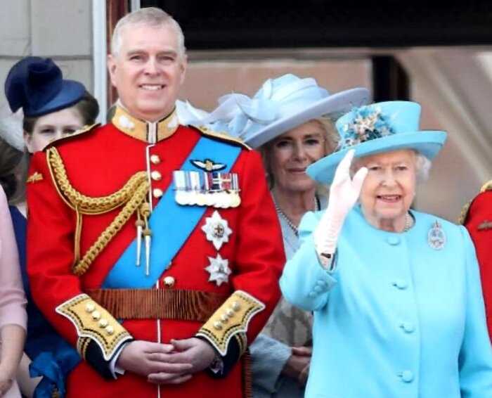 Королева Елизавета II «исключила» принца Гарри и Меган Маркл из семьи