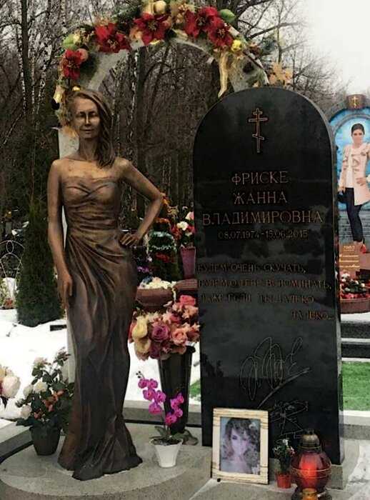 Наталья Фриске раскритиковала копию памятника с могилы Жанны в придорожном кафе