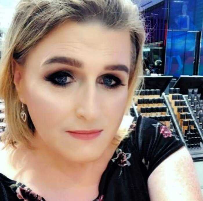 Англичанку арестовали на глазах ее детей за то, что та назвала трансгендера «мужчиной»