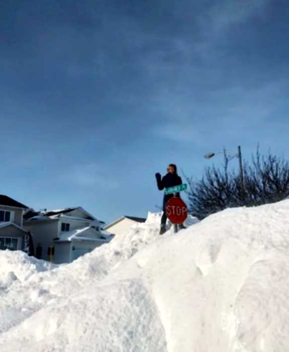 30 суровых фотографий, показывающих, как канадцы справляются со своей зимой