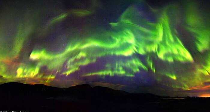 «Знамение природы»: над Исландией появилось северное сияние в виде феникса
