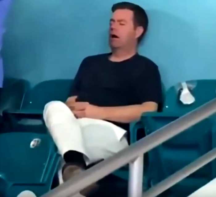 «Самый дорогой сон в мире»: мужчина купил билет на финал и тупо уснул