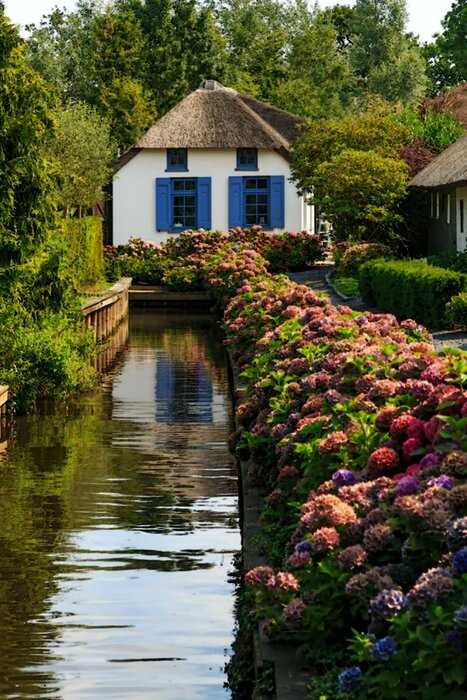 В Голландии есть волшебная деревня, в которой не существует дорог