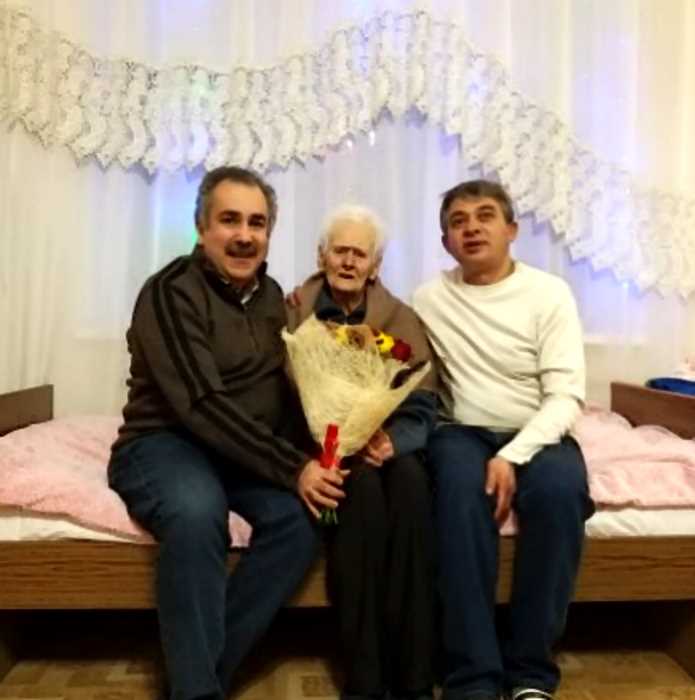 Осетин приютил 100-летнюю блокадницу, вышвырнутую на улицу родственниками