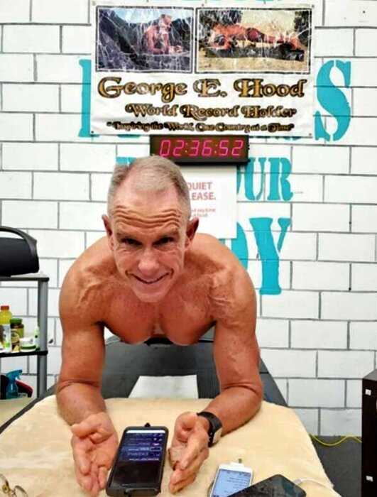 62-летний американец поставил рекорд, простояв в планке более 8 часов
