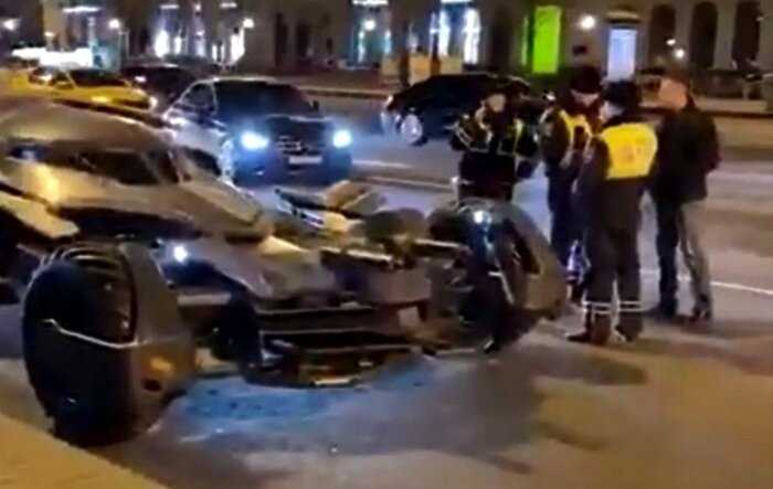 В Москве сотрудники ГИБДД задержали Бэтмена и его самодельный «бэтмобиль»