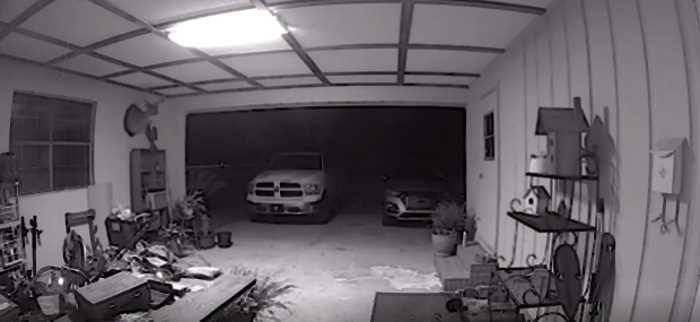 Камера наблюдения сняла настоящего призрака посреди ночи в гараже