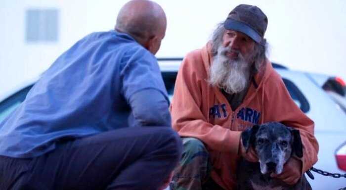 Ветеринар из Калифорнии вот уже 9 лет лечит питомцев бездомных людей