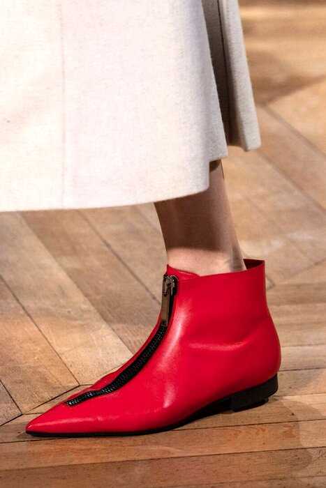 25 самых необычных пар обуви на Неделе моды в Париже
