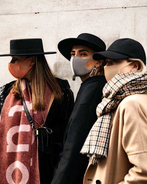Как медицинские маски превратились в модный аксессуар