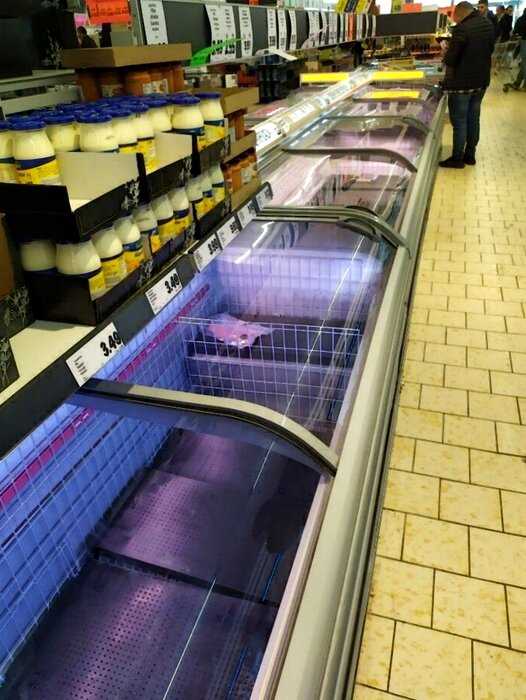 «Коронашоппинг»: 35+ фото о том, что происходит в супермаркетах по всему миру