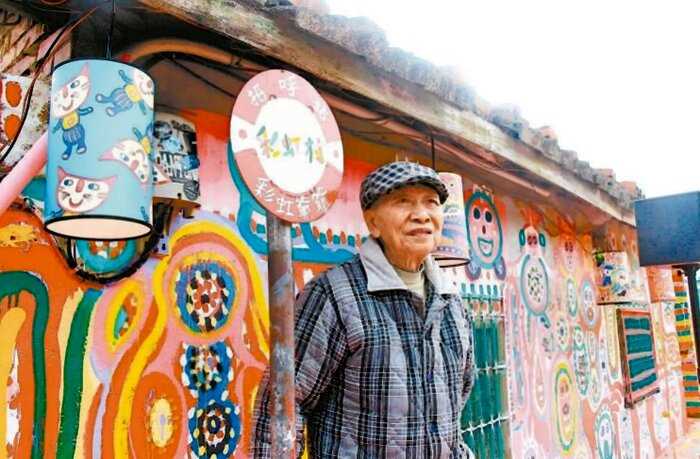 История о том, как искусство 96-летнего пенсионера спасло деревню от сноса