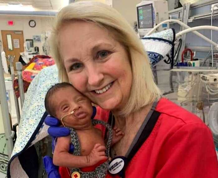 Медсестра спасла жизнь новорожденного малыша. Через 33 года все повторилось