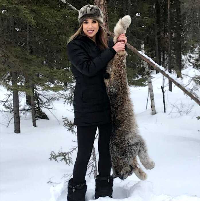 Девушка-охотник заявила, что «лицемерные» веганы наносят больше вреда природе чем она