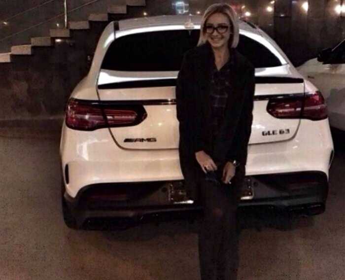 «Почти твой»: Дмитрий Тарасов подарил жене на день рождения шикарное авто