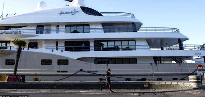 «Изолировался по-царски»: российский миллиардер проводит карантин на супер-яхте