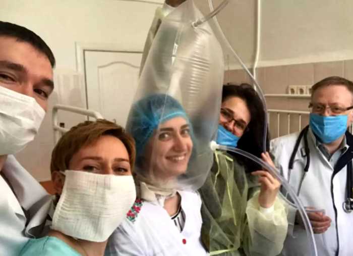 «Украинское ноу-хау»: врачи начали использовать пакеты вместо аппарата ИВЛ