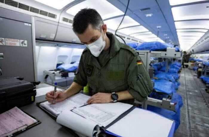 8 фото о том, что находится внутри самолета, который стал летающим госпиталем