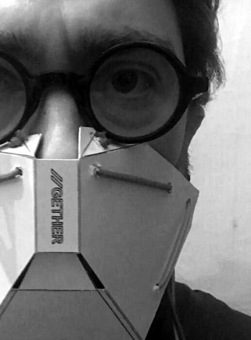 Российские дизайнеры создали картонную маску с фильтром против Covid-19
