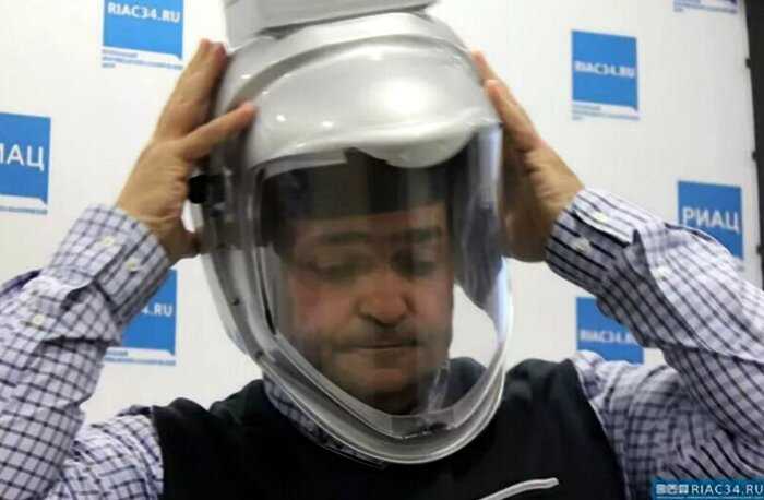 «Страшно надеть»: ученые из Волгограда создали защитный шлем от коронавируса