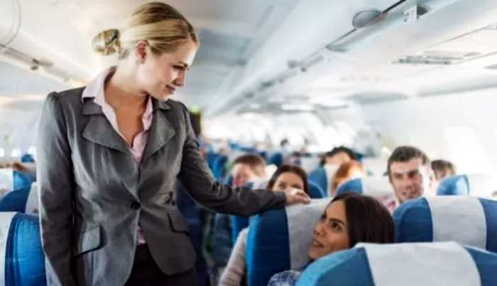 Секреты полета: стюардесса раскрыла самую нелепую просьбу пассажиров самолета