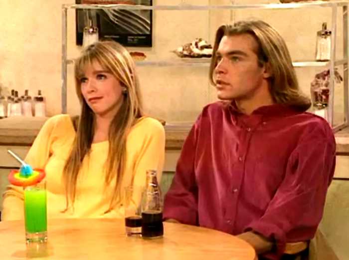 Как сложилась жизнь актёров из популярного в 90-е сериала: «Элен и ребята»