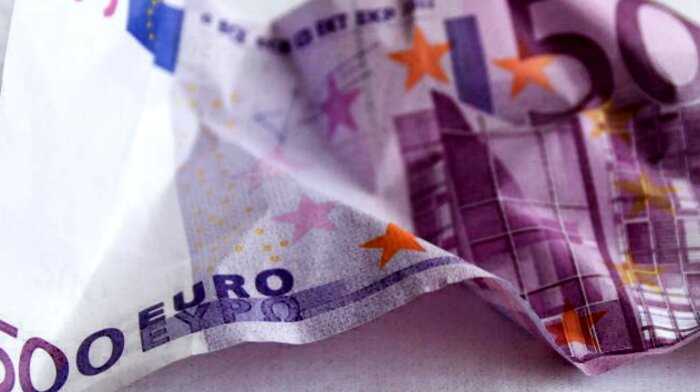 Грязные деньги: туалеты трех ресторанов засорились купюрами по 500 евро