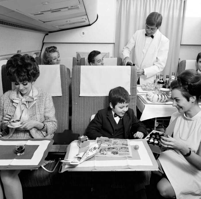 Золотая эра пассажирской авиации: как выглядел бизнес-класс швейцарской авиакомпании в 60-е