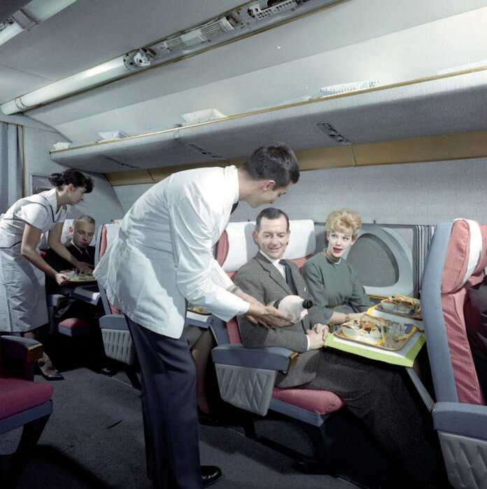 Золотая эра пассажирской авиации: как выглядел бизнес-класс швейцарской авиакомпании в 60-е