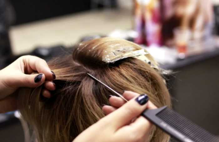 Как парикмахер из маленького городка сделал женщине одну из самых модных стрижек этого лета