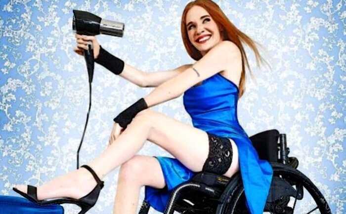 Парализованная женщина в коляске стала моделью