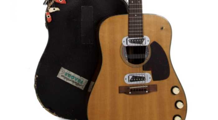 Гитару Курта Кобейна продали на аукционе за рекордную сумму